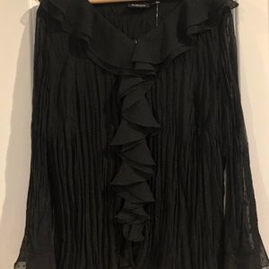 Fun and flirty black top!